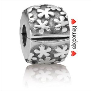 🚨 SALE 🚨 EUC Pandora 790533 Sterling Silver Flowers Clip Charm